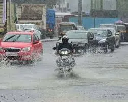 मुंबई समेत महाराष्ट्र के कई हिस्सों में भारी बारिश जारी...  दादर-परेल समेत ‘इन’ इलाकों में जलभराव की शिकायत