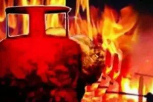 नवी मुंबई : 3 गैस सिलेंडर हादसे में जनरल स्टोर का मालिक घायल