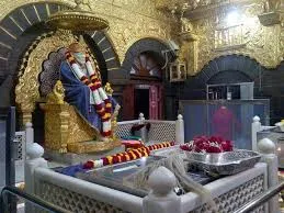  बॉम्बे हाईकोर्ट की औरंगाबाद पीठ ने शिरडी में श्री साईंबाबा संस्थान में फूल और माला चढ़ाने की अनुमति दी