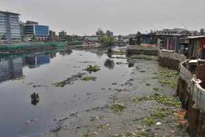 मुंबई : मीठी नदी पर बने पुल के डिजाइन को बदलने का फैसला किया