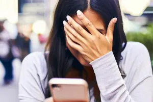 मुंबई :  महिला ने जालसाजों के झांसे में 15.38 लाख रुपए गंवाए