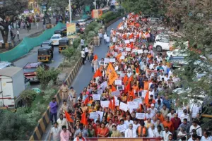 नवी मुंबई : बांग्लादेश में हिंदुओं और अल्पसंख्यकों पर हो रहे अत्याचार के विरोध में नवी मुंबई में हिंदू समाज सड़कों पर