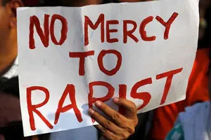 भिवंडी : कब्रिस्तान के नजदीक नाबालिग लड़की से दुष्कर्म कर हत्या ; आरोपी के एनकाउंटर की मांग