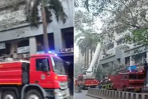 घाटकोपर स्थित कैलाश प्लाजा बिल्डिंग की तीसरी और चौथी मंजिल पर भीषण आग 