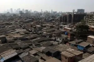 मुंबई : पुनर्वास योजना को पूरा किए बिना बेची जाने वाली इमारतों के निर्माण को प्राथमिकता देने वाले डेवलपर्स के खिलाफ कार्रवाई करने का फैसला