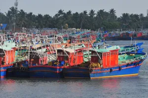 महाराष्ट्र : मछुआरों के लिए क्यूआर कोड वाले आधार कार्ड ले जाना अनिवार्य