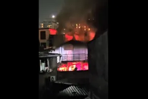 खार ईस्ट के रेलवे कारशेड में आग