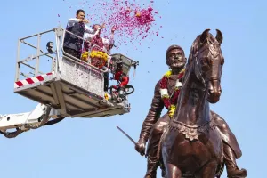 मुख्यमंत्री देवेंद्र फडणवीस ने विकिपीडिया पर छत्रपति संभाजी महाराज के खिलाफ 