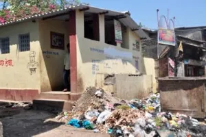 डंपिंग ग्राउंड में मलमूत्र विसर्जित करने से भड़के ग्रामीण