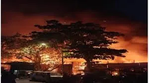 गोरेगांव वाघेश्वरी मंदिर के पास फिल्मसिटी रोड पर आग; घटना में किसी के हताहत हो की खबर नहीं 