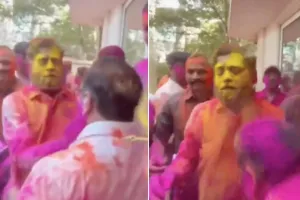 ठाणे : उपमुख्यमंत्री एकनाथ शिंदे ने ठाणे में अपने आवास पर होली मनाई