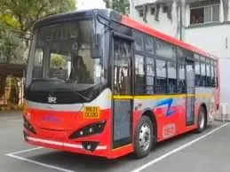 मुंबई:  बेस्ट बस की चपेट में आने से तीन साल की बच्ची की दर्दनाक मौत