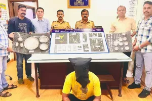 ठाणे में चोर गिरफ्तार, 10.99 लाख के गहने बरामद 