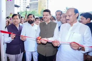 वर्ली BDD चॉल पुनर्विकास परियोजना के फ्लैट्स का CM फडणवीस के हाथों उद्घाटन