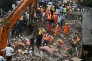 विरार : रामाबाई अपार्टमेंट का एक हिस्सा अचानक ढह गया; 3 लोगों की मौत, कई लोग घायल