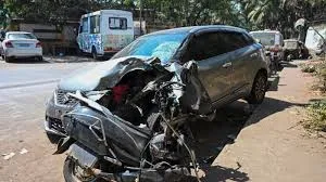 मुंबई : तेज़ रफ़्तार दोपहिया वाहन के डिवाइडर से टकराने से स्कूटर सवार की मौत