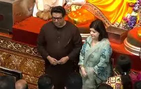 मुंबई:  लालबागचा राजा का आशीर्वाद लेने पहुचे राज ठाकरे