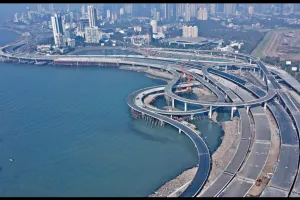 मुंबई कोस्टल रोड (दक्षिण) अब दिन-रात खुला, CM फडणवीस ने दी सावधानी बरतने की सलाह