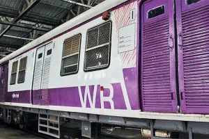 मुंबई : लोकल ट्रेनों में जल्द ही स्वचालित दरवाजे होंगे;  निवर्तमान महाप्रबंधक की उपस्थिति में स्वचालित दरवाजों का परीक्षण किया गया