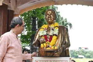 मुंबई : मीनाताई ठाकरे के स्टैच्यू के ऊपर लाल पेंट फेंकने की घटना; शिवसैनिकों में नाराजगी