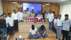 ठाणे लंबी दूरी की ट्रेनों में यात्रियों से 22.24 लाख रुपये के कीमती सामानों की चोरी के आरोपी दो गिरफ्तार