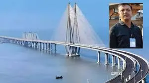 मुंबई : कोस्टल रोड पर तेज रफ्तार कार ने दो पुलिसकर्मियों को टक्कर मार दी;  हेड कांस्टेबल की मौत 