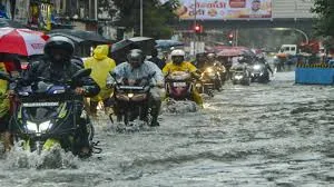 मुंबई, ठाणे, रायगढ़ और पालघर जिलों के लिए 'रेड अलर्ट