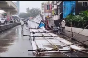 ठाणे : अवैध बैनरबाजी पर बढ़ा नागरिकों का आक्रोश... मुख्यमंत्री से कड़ी कार्रवाई की मांग !