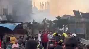 मुंबई : कुर्ला सीएसटी रोड पर देर रात एक स्क्रैप गोदाम में भीषण आग