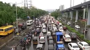 ठाणे : घोड़बंदर रोड के निवासियों ने आरोप लगाया है कि मीरा-भायंदर नगर निगम ने घोड़बंदर रोड पर गायमुख घाट खंड की मरम्मत शुरू; सड़क के एक तरफ का हिस्सा बंद, यातायात धीमा