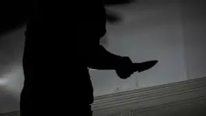 मुंबई: घरेलू विवाद के चलते एक व्यक्ति ने 14 वर्षीय बेटी की हत्या कर दी और पत्नी पर जानलेवा हमला कर दिया; आरोपी फरार 