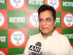 मुंबई : राज ठाकरे और उद्धव ठाकरे दोनों सवाल उठा रहे हैं क्योंकि  बीएमसी उनके हाथों से फिसल रहा है - किरीट सोमैया