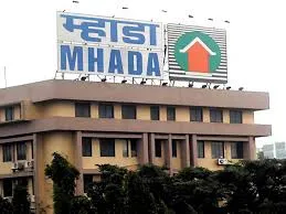 मुंबई : म्हाडा को जर्जर इमारत के पुनर्विकास के लिए अनापत्ति प्रमाण पत्र जारी करने का निर्देश