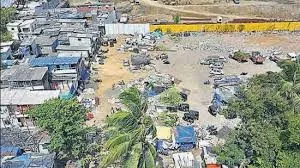 मुंबई :100 मीटर लंबे कनेक्टर ब्रिज के लिए बीएमसी ने अंधेरी पश्चिम में एसवीपी नगर रोड पर 42 झुग्गी बस्तियों को ढहा दिया