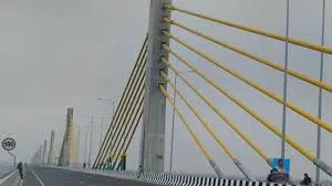 मुंबई : महालक्ष्मी रेलवे ट्रैक पर शहर के पहले केबल-स्टेड ब्रिज का काम 45% पूरा