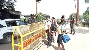 नई दिल्ली: भारत-नेपाल सीमा पर सुरक्षा एजेंसियों की चौकसी के बावजूद भारत-नेपाल सीमा पर अवैध गतिविधियां रुकने का नाम नहीं ले रही हैं