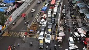 मुंबई : एलफिंस्टन ब्रिज के आधे टूटे हुए गर्डरों को हटाने के लिए परेल में 20 से 23 घंटे का ब्लॉक लग सकता