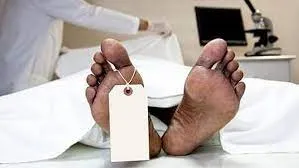 मुंबई : निर्माणाधीन इमारत की सातवीं मंजिल से लोहे की छड़ गिरने से 30 वर्षीय ट्रक हेल्पर की दर्दनाक मौत