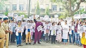 मुंबई : 18 सरकारी मेडिकल कॉलेजों में गहराते संकट; रेजिडेंट डॉक्टरों के काम करने और रहने की स्थिति प्रभावित