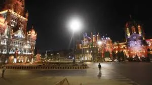 मुंबई : कोलाबा की झुग्गी-झोपड़ियों में रोशनी की पहल; प्रोजेक्ट पर लगभग 8-10 करोड़ रुपये खर्च