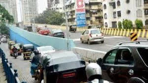 मुंबई : गोरेगांव वीर सावरकर फ्लाईओवर के डिज़ाइन में खास बदलाव करने की सलाह 