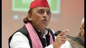 नई दिल्ली : कोडिन को लेकर इसमें बहुत महत्वपूर्ण बात है जो सरकार छिपा रही है। 36 जिलों में 118 से अधिक FIR और यूपी में कफ सिरप का काला कारोबार चल रहा था - अखिलेश यादव