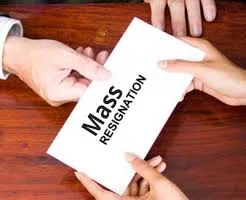 मुंबई : शिवसेना को बड़ा झटका; 200 से ज्यादा पदाधिकारियों ने दिया सामूहिक इस्तीफा 