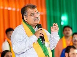 मुंबई : मालेगांव में मजबूरी, BJP ने उतारे चार मुस्लिम कैंडिडेट, सवाल पर क्या बोले रवींद्र चव्हाण?