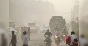 मुंबई : दिल्ली के बाद मुंबई में भयंकर स्मॉग! धुंध में गुम नजर आईं गगनचुंबी इमारतें, इतना पहुंच गया एक्यूआई