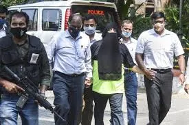 मुंबई : होटल व्यवसायी से ४ करोड़ रुपए की रंगदारी; अंडरवर्ल्ड डॉन रवि पुजारी को मकोका कोर्ट में पेश किया गया