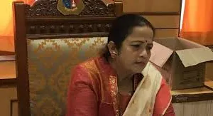 मुंबई : शिवसेना ने किशोरी पेडनेकर के नामांकन को बॉम्बे हाई कोर्ट में चुनौती दी