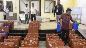 मुंबई : बीएमसी चुनावों में पीएडीयू मशीनें सिर्फ बैकअप के तौर पर, एसईसी ने दी जानकारी