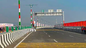 मुंबई-नवी मुंबई का सफर टेंशन फ्री होगा, अटल सेतु पर टोल पर 50% की छूट 'या' गाड़ियों के लिए पूरी तरह टोल-फ्री सफर