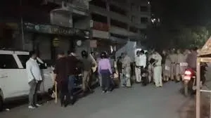 भिवंडी :  मतदाताओं और उम्मीदवारों के समर्थकों के बीच हुई झड़प के बाद लाठीचार्ज